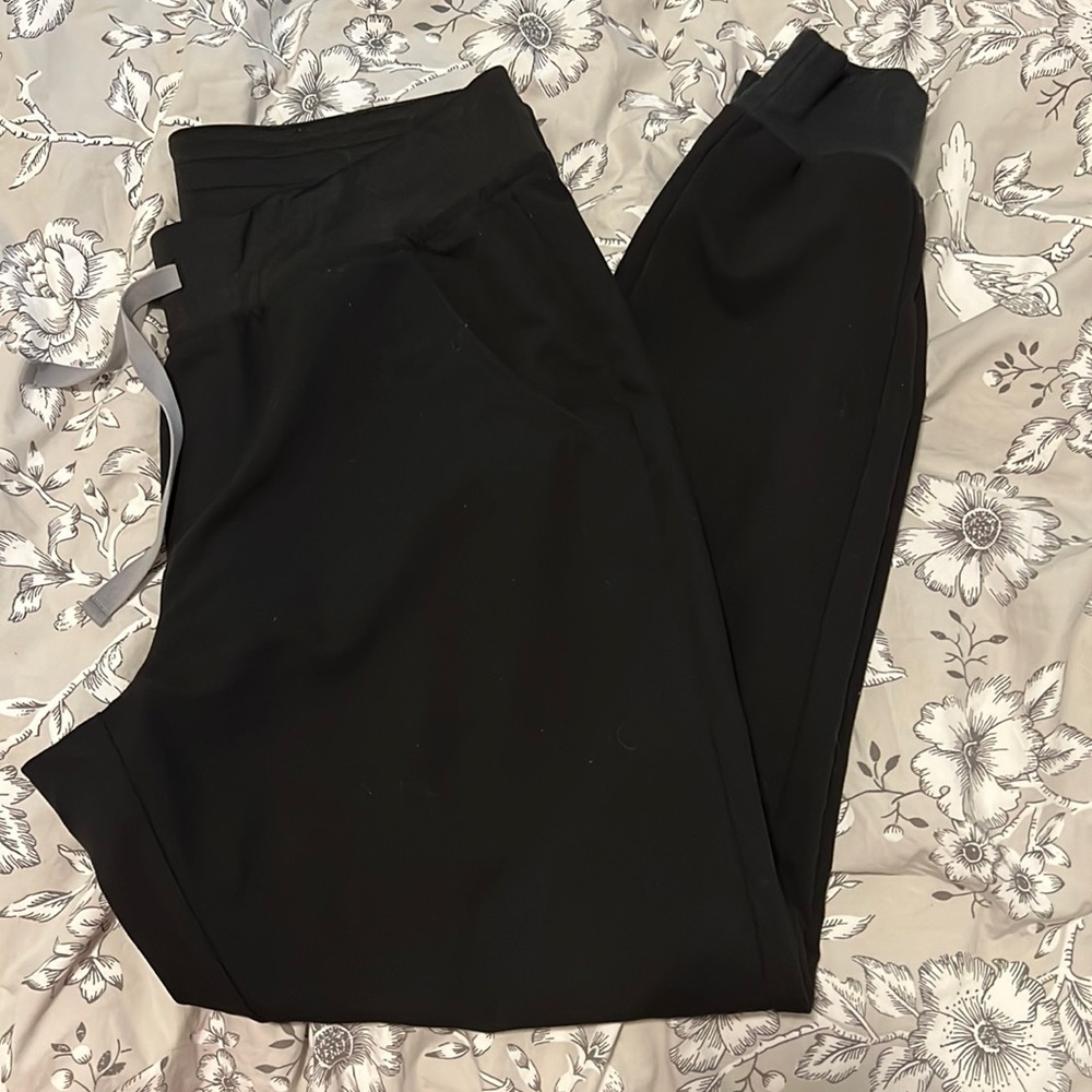 Womens medium black figs jogger scrubs